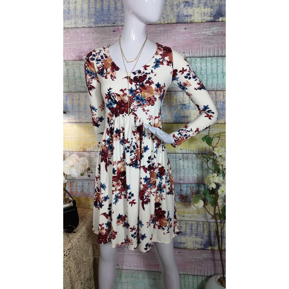 Reborn J Dresses & Skirts - Reborn J dress size small fit and flare, floral print, long sleeve